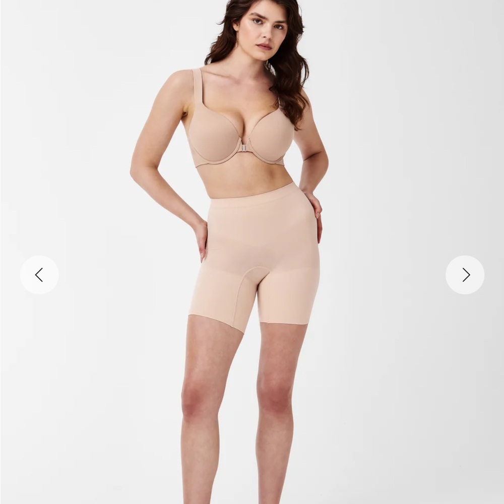 SPANXsculpt™ Seamless Power
Mid-Thigh Short